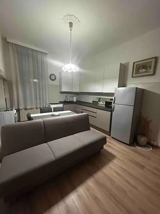 Апартаменты Mirella Apt, 2Min Train Station Местре