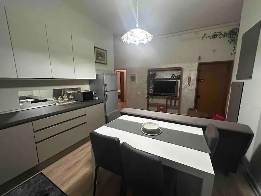 Mirella Apt, 2Min Train Station Местре Апартаменты