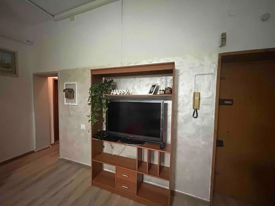 Апартаменты Mirella Apt, 2Min Train Station Местре