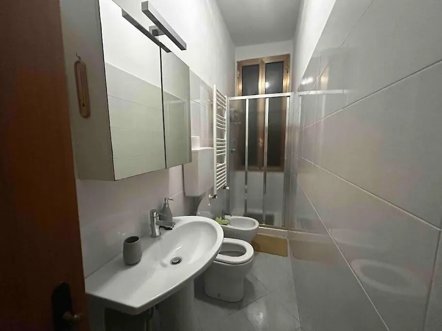 Апартаменты Mirella Apt, 2Min Train Station Местре